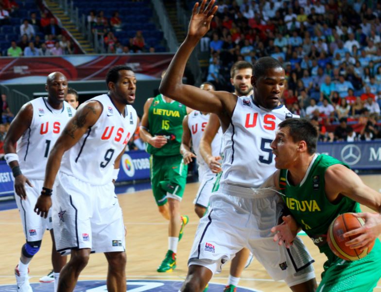 FIBA y NBA presentan diferencias en las reglas de juego.