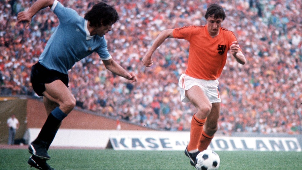 Johan Cruyff jugando para la selección de Holanda.