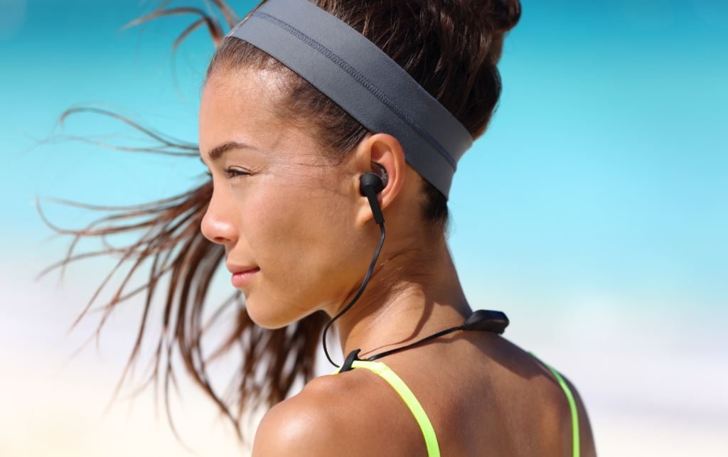 Los auriculares Bluetooth son mucho más cómodos al salir a correr o entrenar.