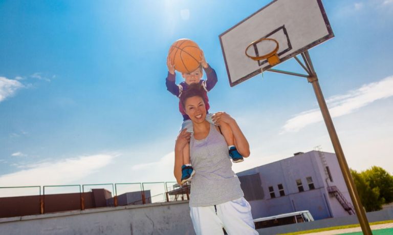 Cómo ayuda el baloncesto en el desarrollo de los niños