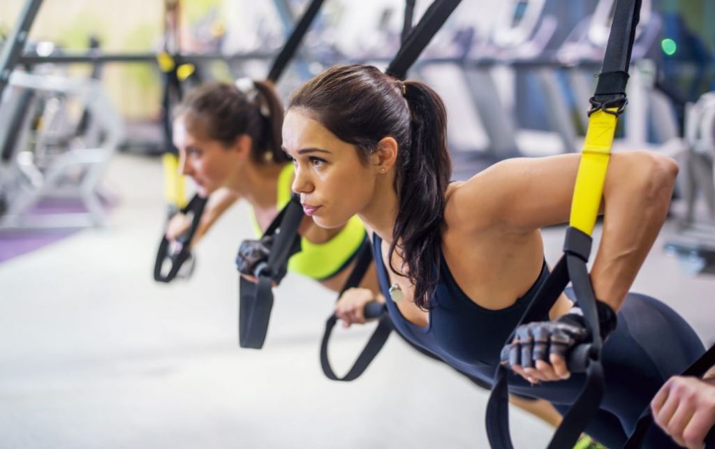 El entrenamiento tipo TRX ofrece una gran variedad de ejercicios para trabajar distintos músculos.