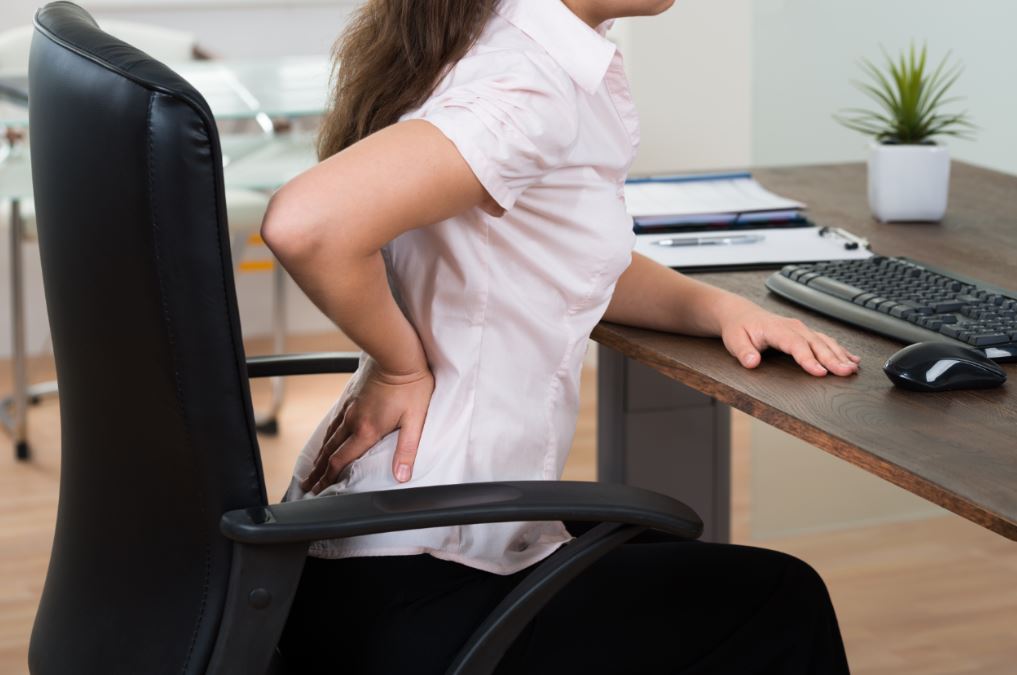 Sentarse correctamente es la mejor prevención para el dolor de espalda.