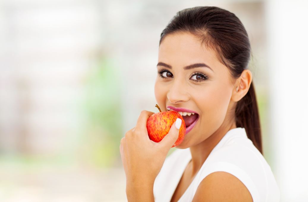 Comer fruta antes y después del ejercicio es necesario para contar con la energía adecuada.