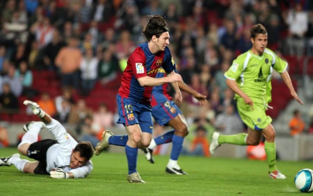 En 2007, Messi replicó el gol de Maradona a Inglaterra.