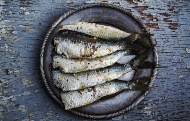 Uno de los secretos de las sardinas es que contienen más calcio que la leche o cualquier otro lácteo.