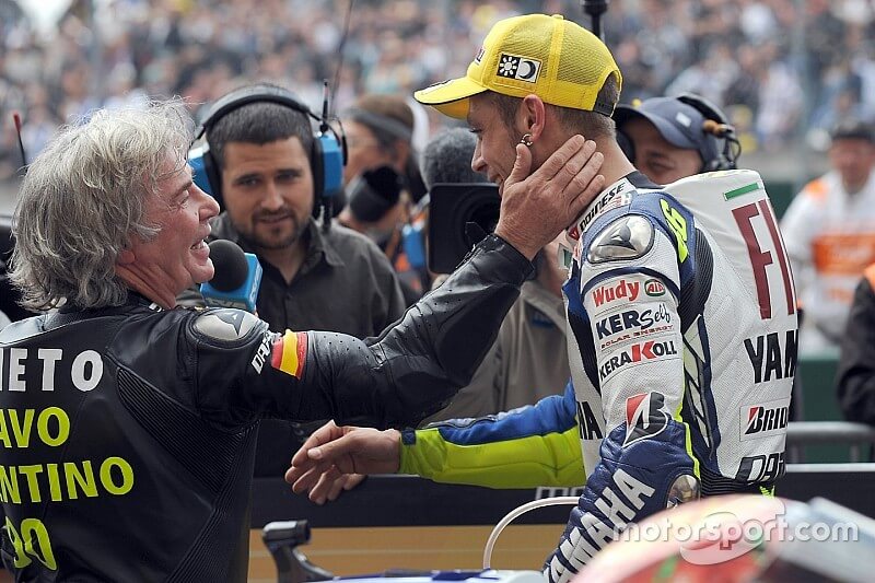 Rossi festejó uno de sus tantos triunfos junto a Ángel Nieto.