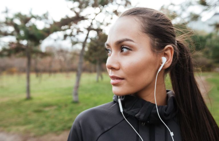 Consejos para elegir los mejores auriculares para salir a correr