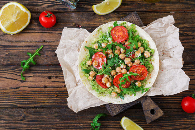 Los tacos de garbanzos y guacamole son una excelente comida liviana, ideal para perder peso.