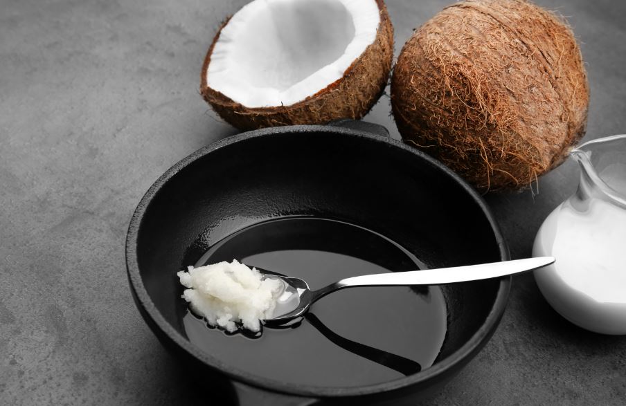 El aceite de coco también puede utilizarse en la cocina. 