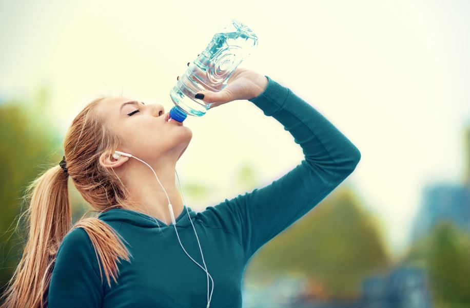 ¿Cuánta agua debes beber al hacer ejercicio?