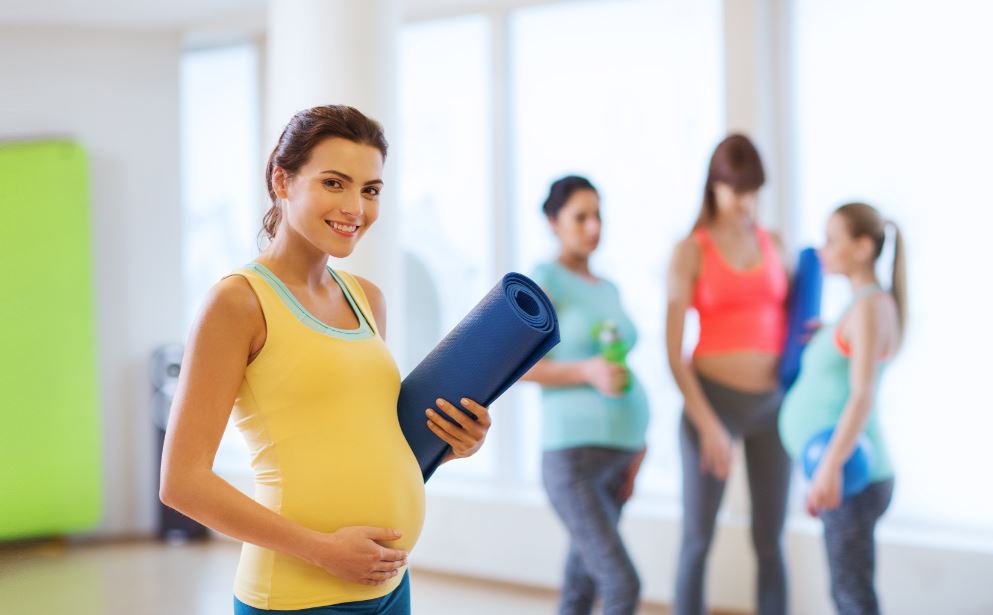 Hacer pilates embarazada reporta muchos beneficios.
