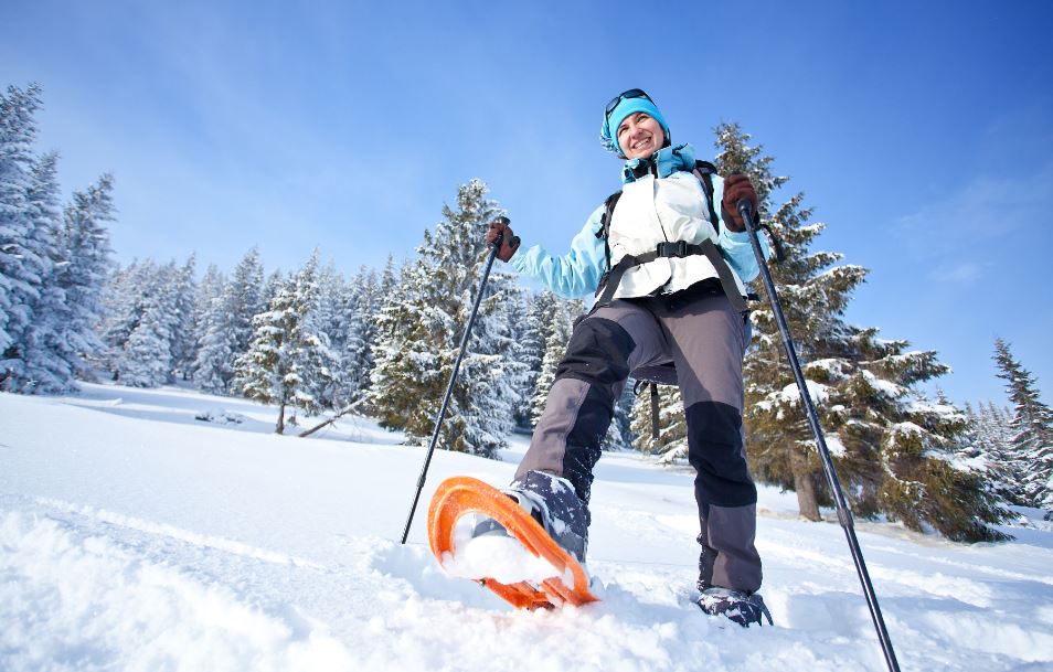 La marcha nórdica incluye los movimientos de esta disciplina de nieve, pero en vez de esquíes se usa calzado deportivo ‘de calle’.