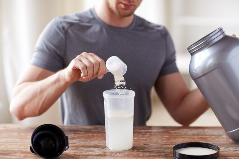 La proteína del suero de leche para deportistas