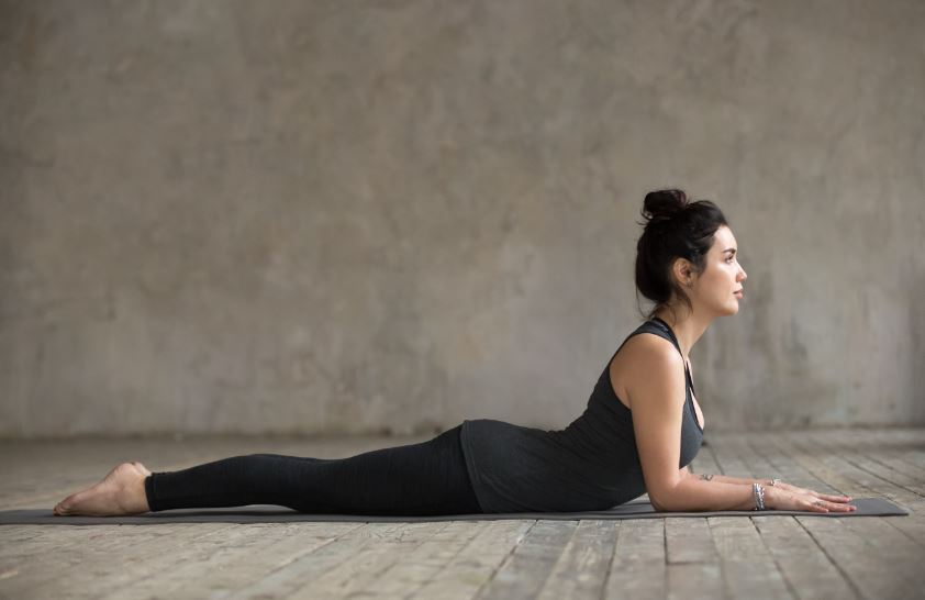 Postura de yoga, salamba bhujangasana.