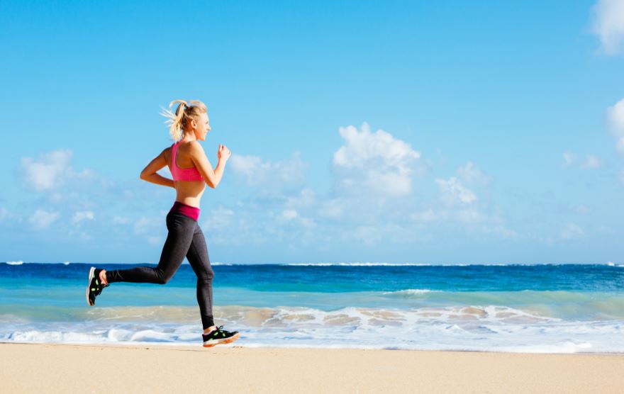 Correr en la playa es una manera perfecta para variar la rutina de siempre.