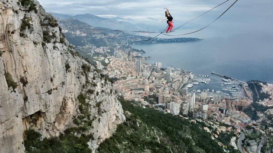 El highline es uno de los deportes extremos que más llaman la atención de los aventureros.