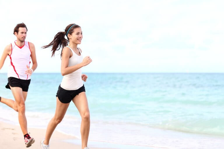 Beneficios de correr en la playa