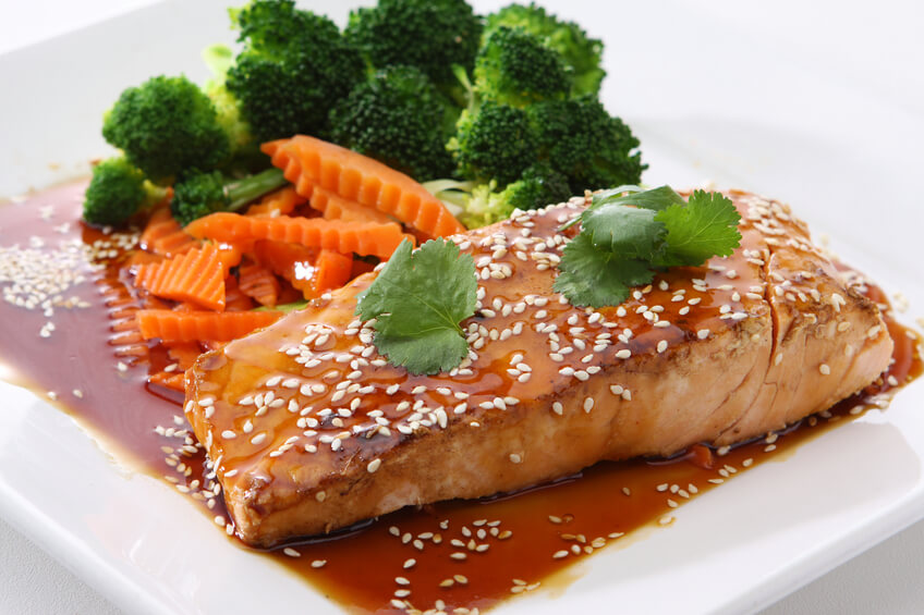 El salmón teriyaki es un plato típico japones que no puedes dejar de lado.
