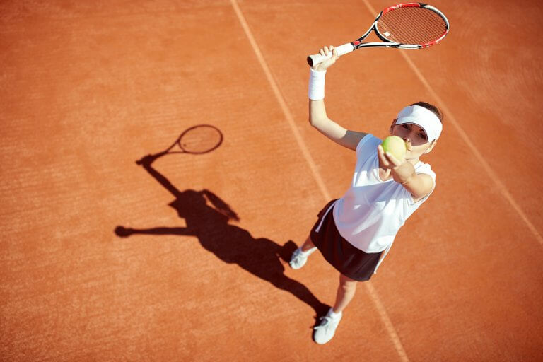 6 beneficios de jugar al tenis