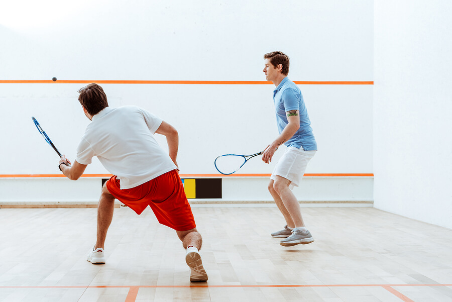 El partido de squash se juega a 3 o 5 games.