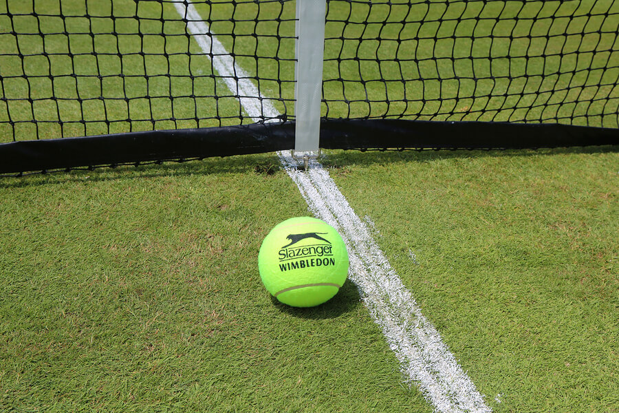La hierba es una de las pistas de tenis autorizadas.