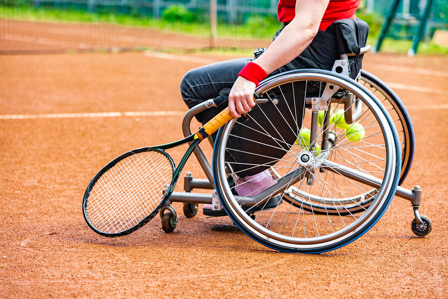 Las sillas de ruedas están diseñadas específicamente para favorecer la movilidad de los jugadores.