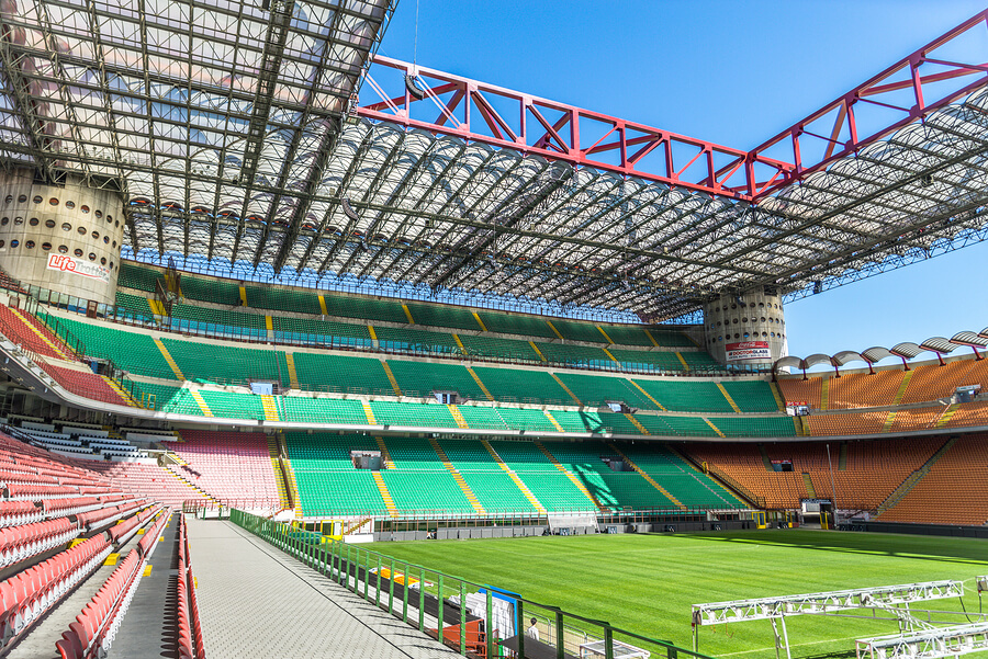 En el estadio San Siro juegan de local el Internazionale y el AC Milan.