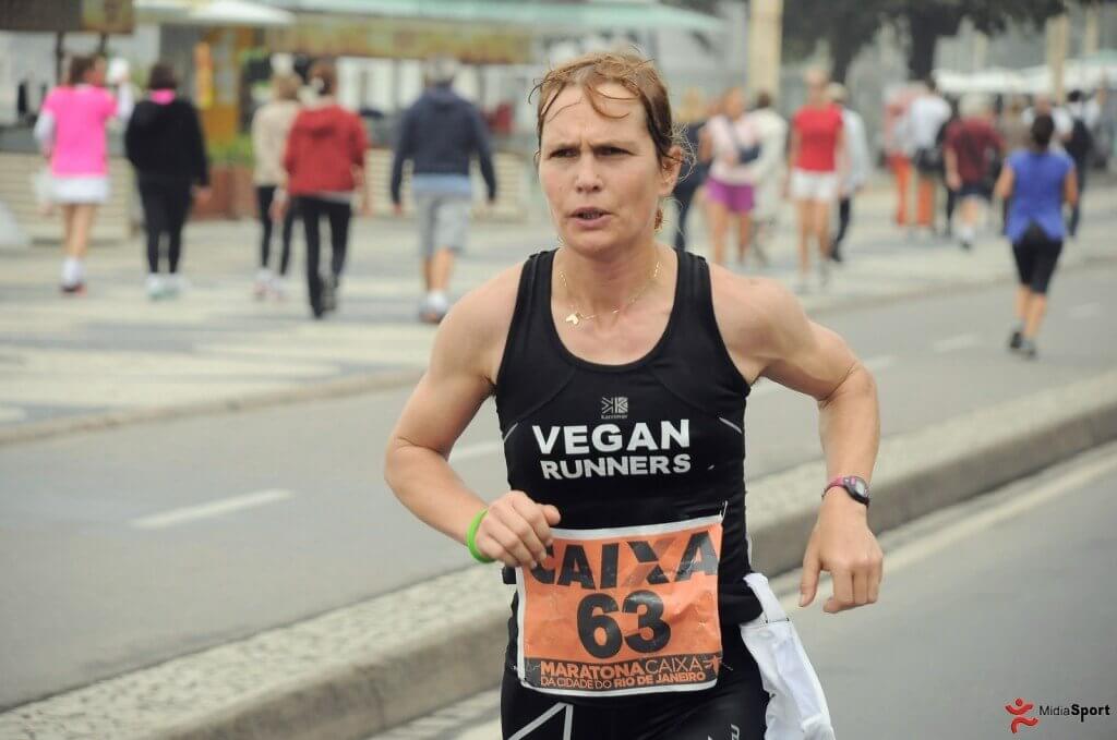 Fiona Oakes, otra de las deportistas veganas más exitosas.