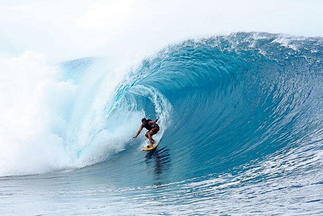 Teahupo'o es una de las playas para hacer surf más peligrosas.