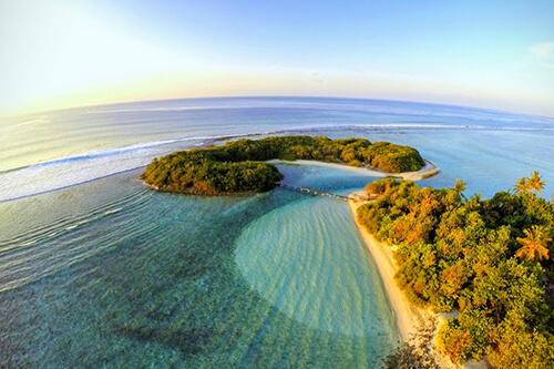 En Maldivas se encuentra una de las mejores playas para hacer surf del mundo.