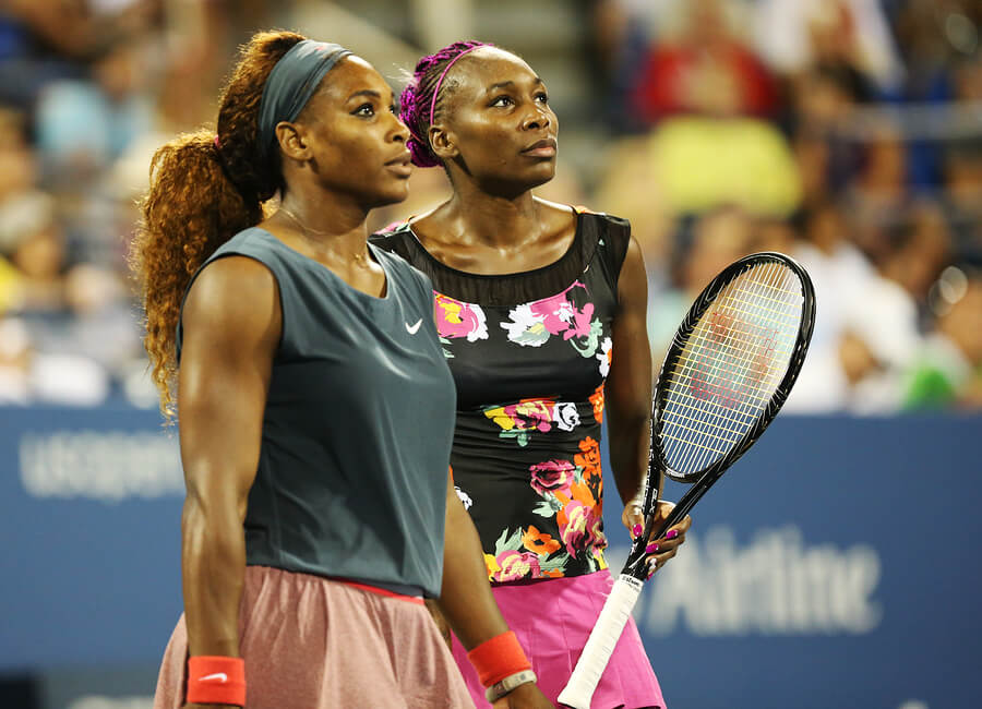 Las hermanas Williams, una de las mejores duplas del tenis femenino, comparten una victoria.