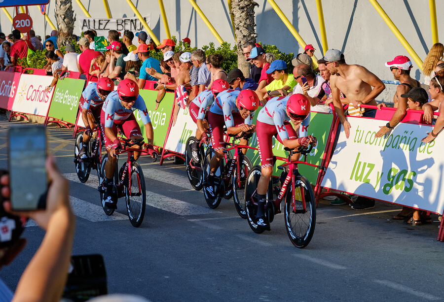 Ciclistas compitiendo en la Vuelta a España.
