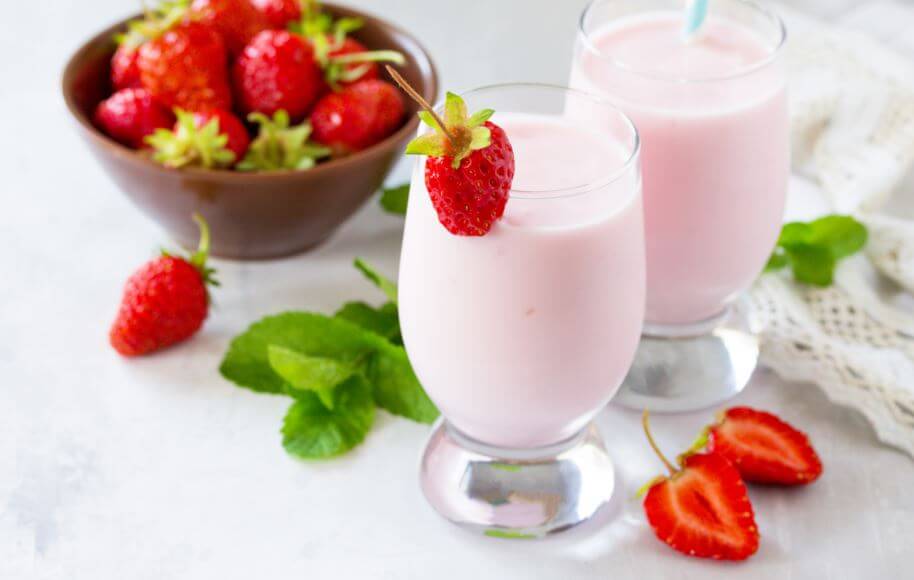 El yogur ayuda a evitar problemas intestinales.