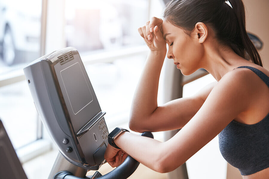 La fatiga muscular por entrenamiento se da luego de sesiones intensas o prolongadas.