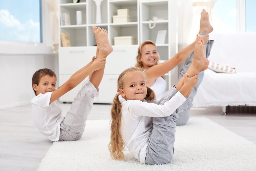 El yoga puede ser una buena alternativa para ejercitar a los niños.