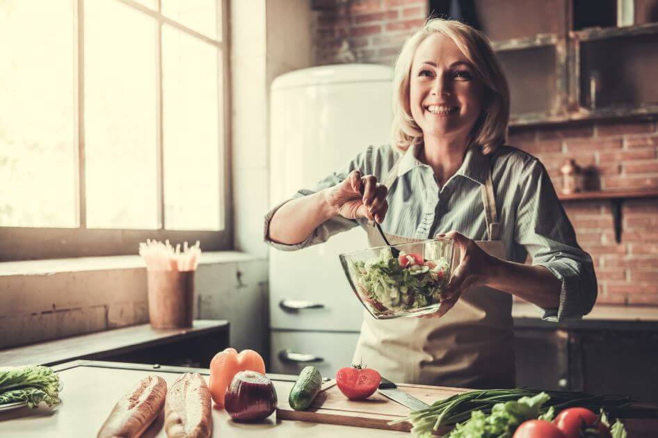 Es importante incluir más proteínas en la dieta de la menopausia.