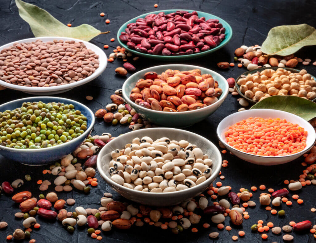 Las legumbres aportan proteínas de origen vegetal.