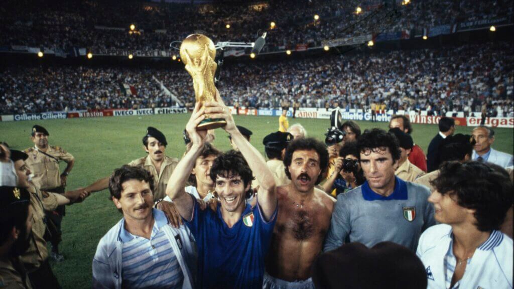 Paolo Rossi levantando la Copa del Mundo de 1982.