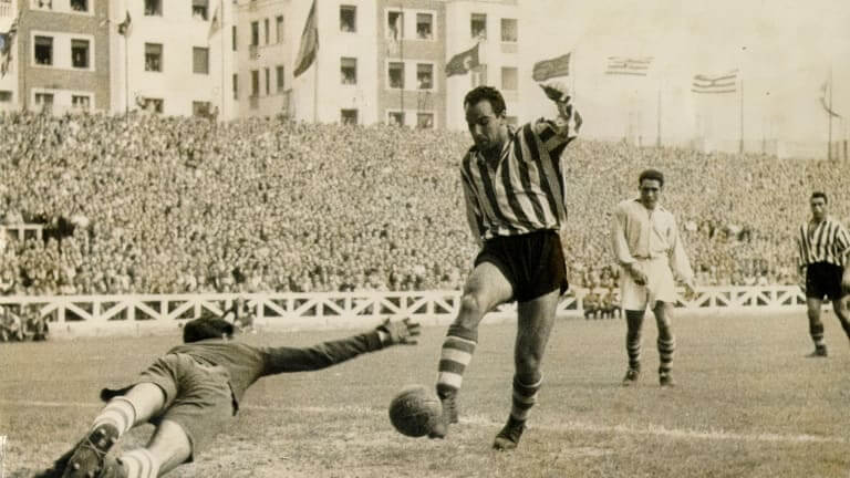 Telmo Zarra es considerado uno de los mejores jugadores de la historia de la liga española.