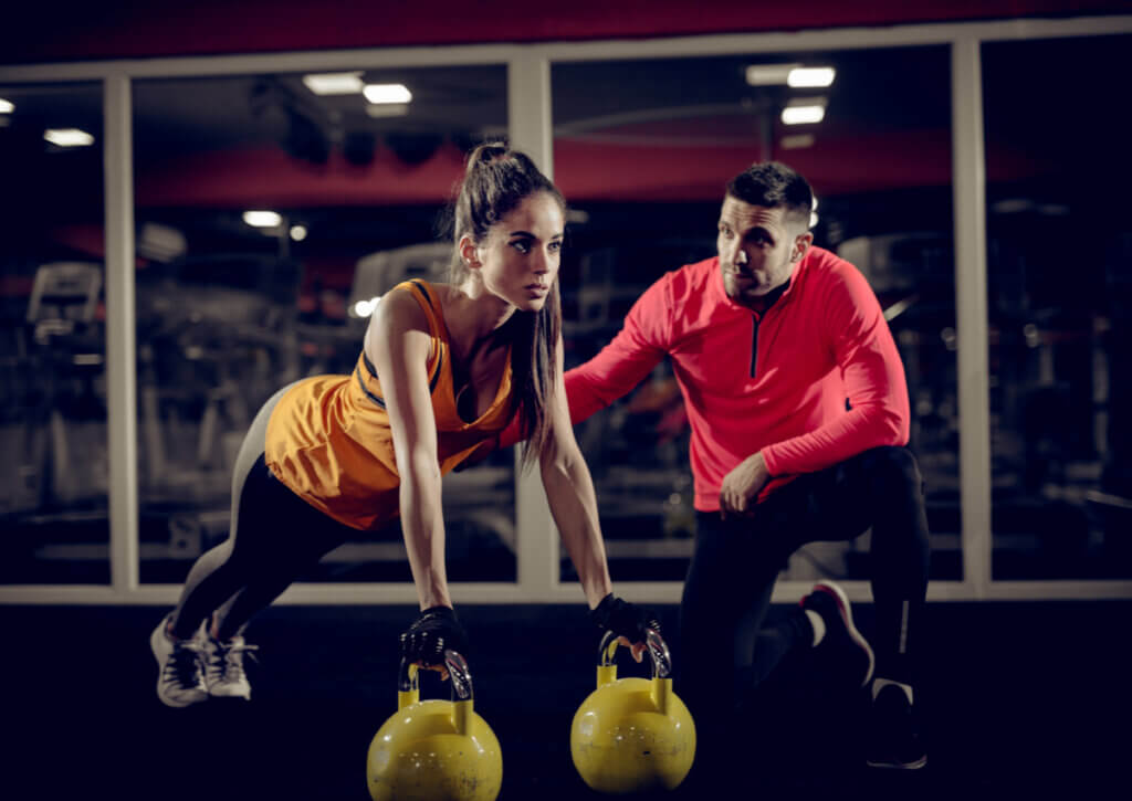 El entrenamiento personalizado es una tendencia fitness actual.