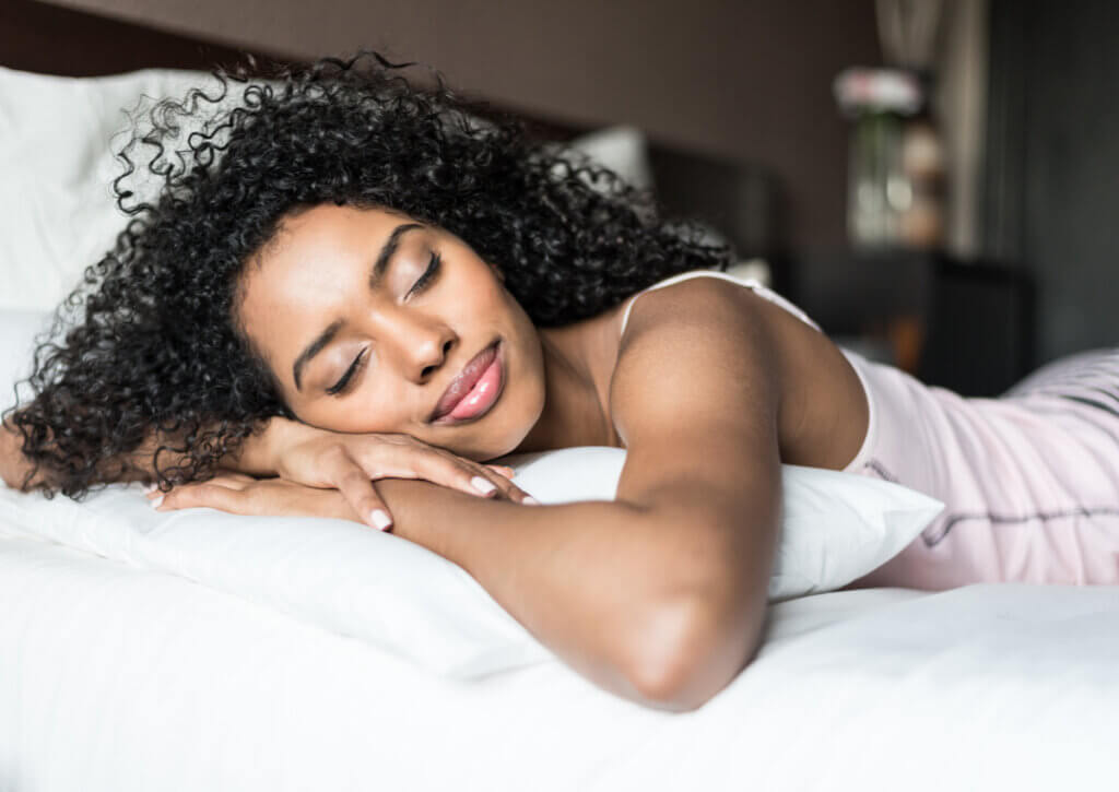 Hacer ejercicios para dormir mejor es muy efectivo para favorecer el descanso.