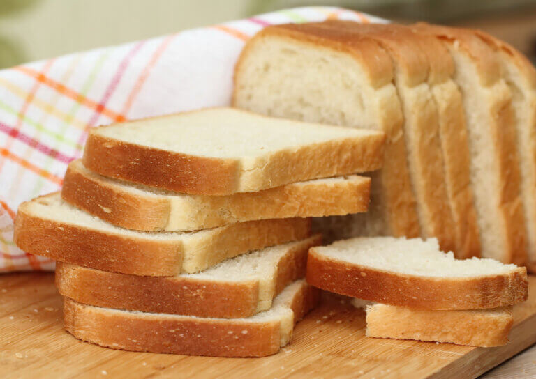 ¿El pan blanco engorda?