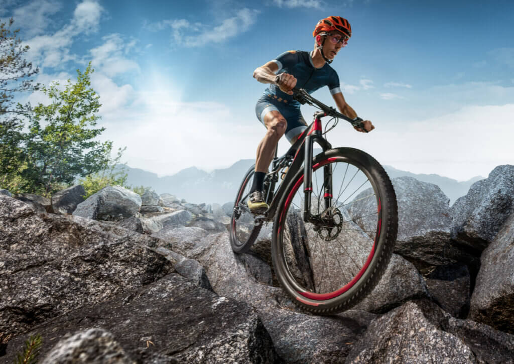 Para iniciar en el ciclismo de montaña, es mejor evitar los caminos muy complejos.
