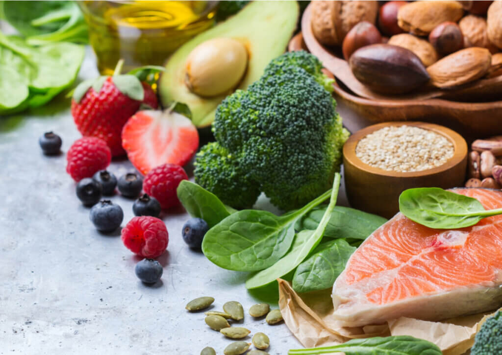Las grasas saludables y los vegetales se permiten en la dieta del metabolismo acelerado.