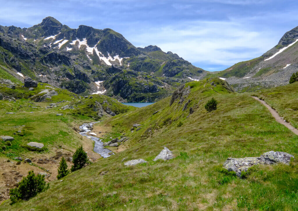 La zona de los Pirineos es una gran opción para hacer deporte en Touluse.