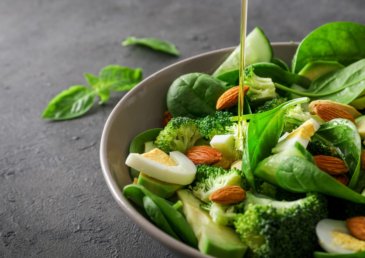 Los vegetales de hoja verde están entre los alimentos que contienen más hierro.