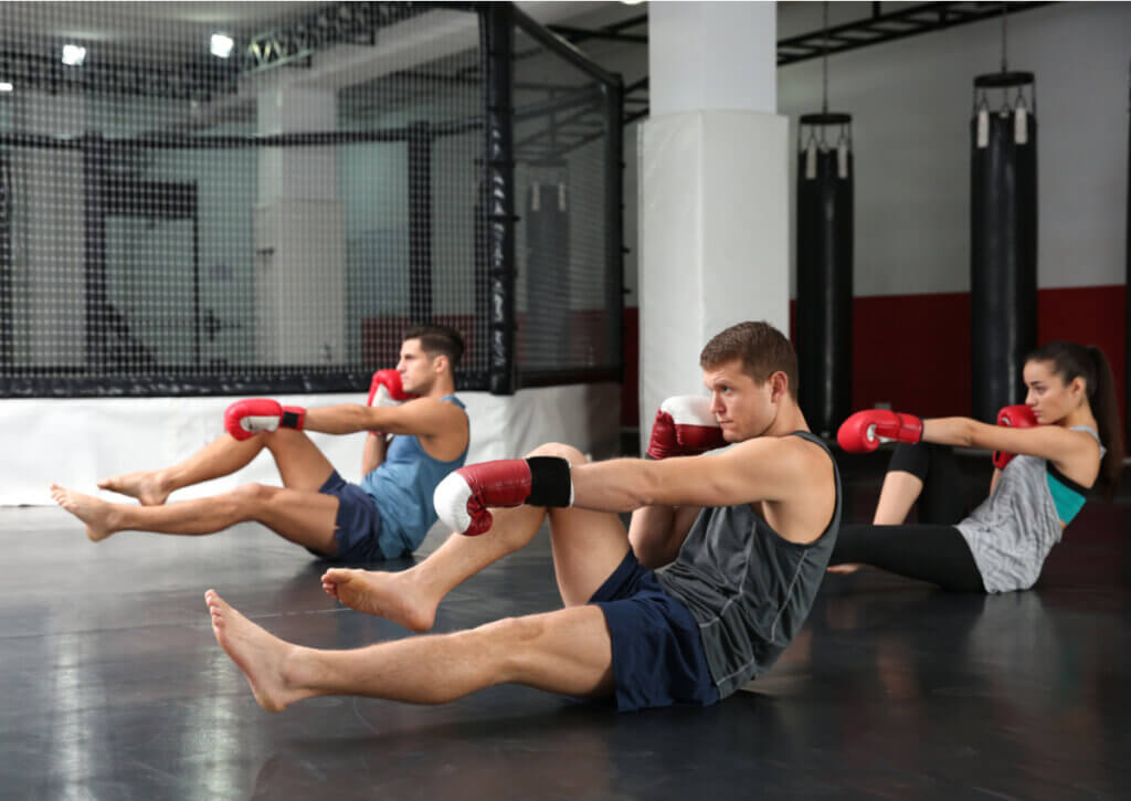 Uno de los beneficios del body combat es que permite trabajar diversos grupos musculares.