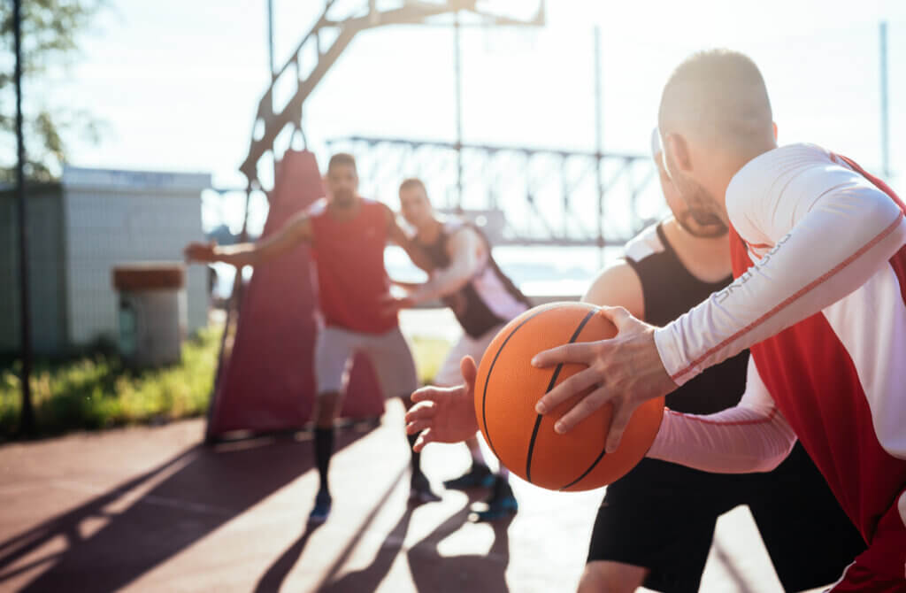 Los beneficios del baloncesto para la mente tienen que ver con la concentración que este deporte demanda.