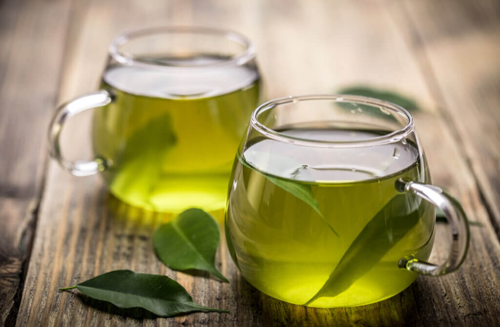Para saciar la sed, puedes tomar té verde.
