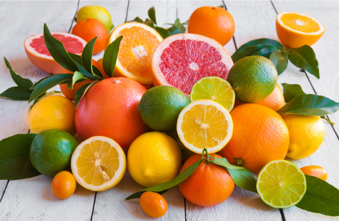 La dieta del limón propone el consumo de frutas y alimentos frescos.
